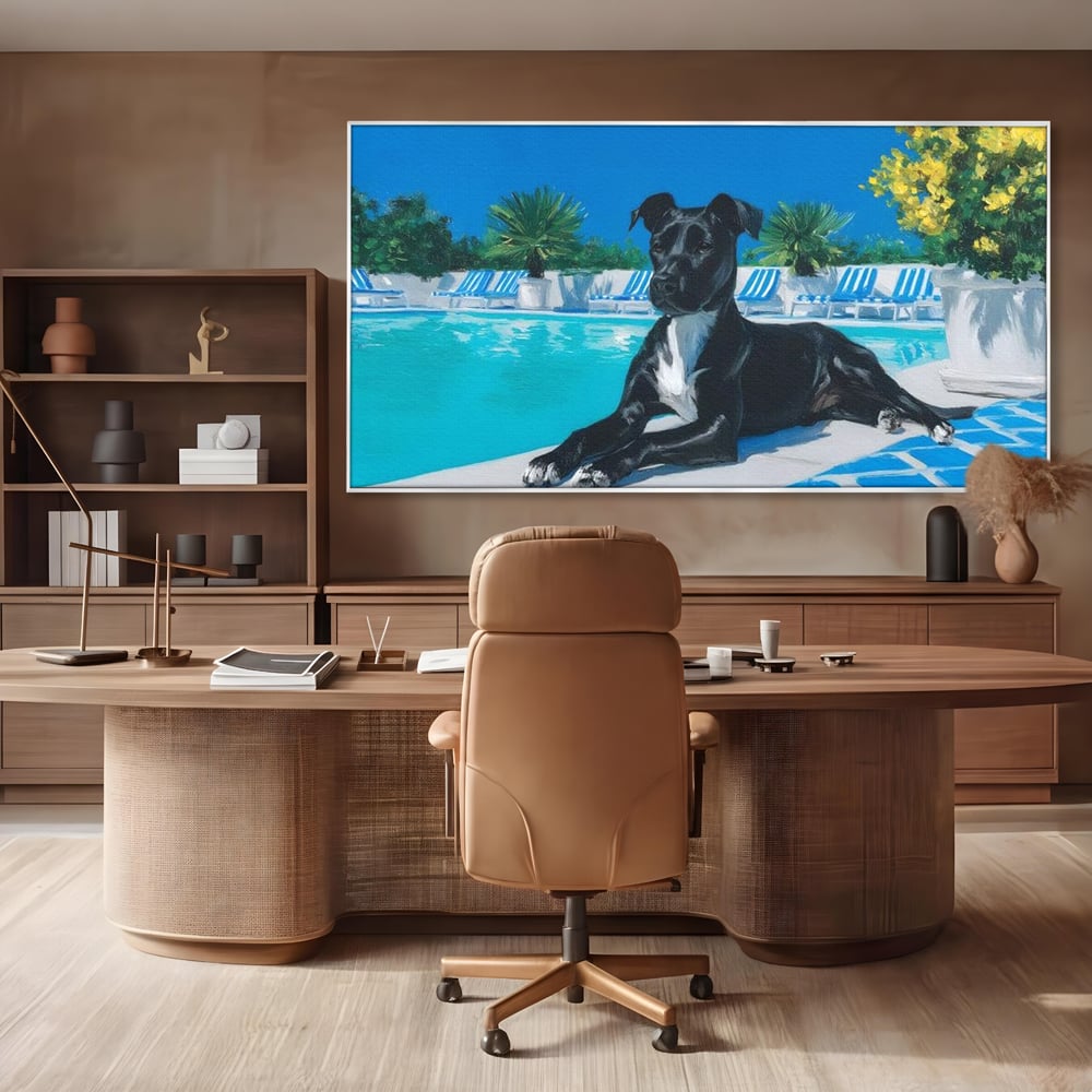 Tablou canvas cu tablou canvas cu caine negru la piscina, in rama de aluminiu argintiu, pe perete intr-un birou